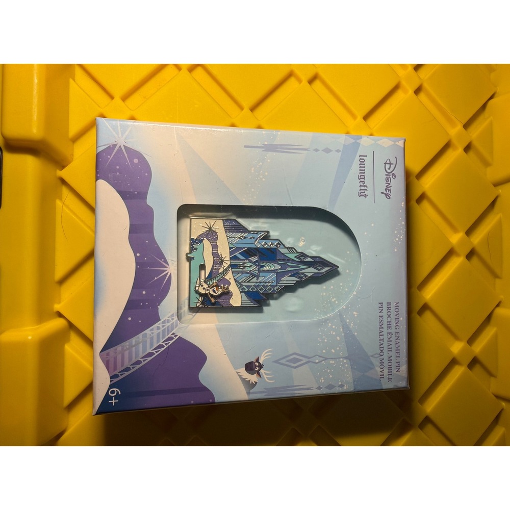 Disney Loungefly Frozen Elsa Ice Palace Moving Enamel Pin Limited Edition 1000